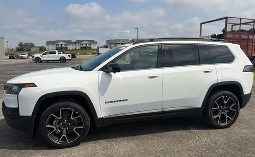 2026 Jeep Cherokee Overland