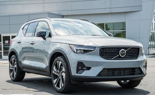 2026 Volvo XC40 Plus Dark