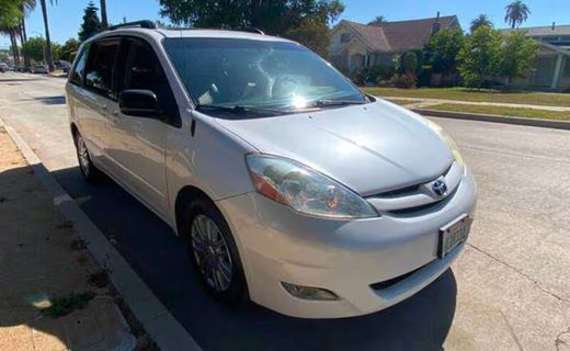 2008 Toyota Sienna XLE