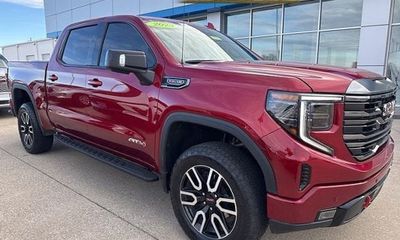 2023 GMC Sierra AT4