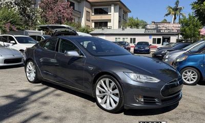 2014 Tesla Model S 85 Sedan