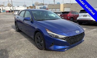 2023 Hyundai Elantra SE