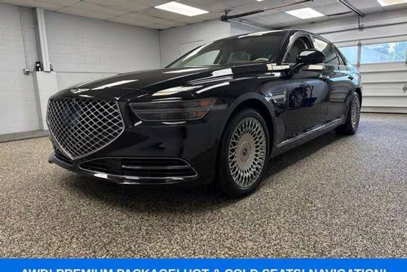 2022 Genesis G90 — a typically priced live listing