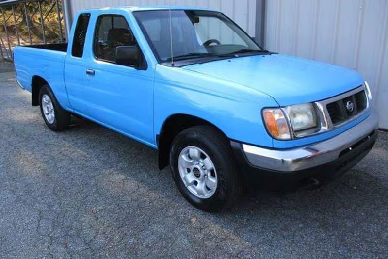2000 Nissan Frontier — a typically priced live listing