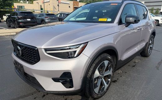 2026 Volvo XC40 Plus Dark