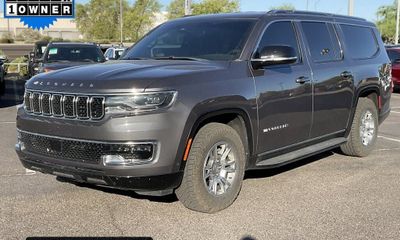 2023 Jeep Wagoneer Base