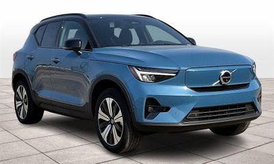 2023 Volvo XC40 Plus Dark