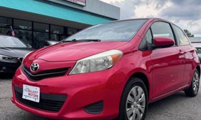 2012 Toyota Yaris LE
