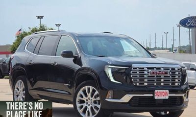 2024 GMC Acadia Denali