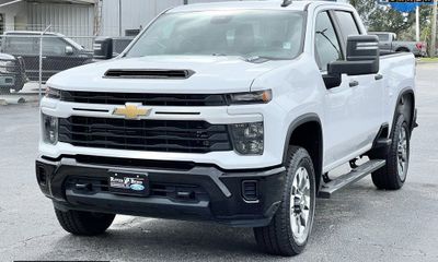 2024 Chevrolet Silverado HD Custom