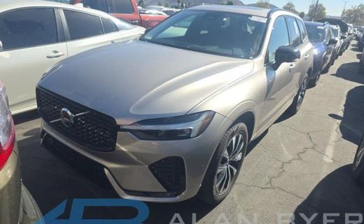 2025 Volvo XC60 Plus Dark