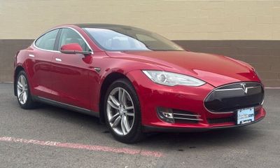 2013 Tesla Model S W DC Fast