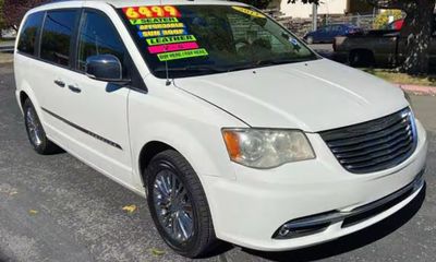 2011 Chrysler Town AND Country Limited