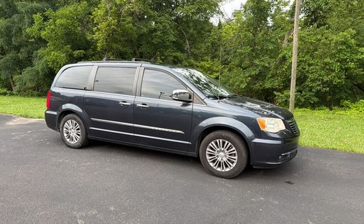 2013 Chrysler Town AND Country