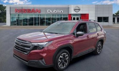 2025 Subaru Forester Premium Base