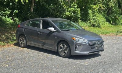 2019 Hyundai Ioniq SEL HEV