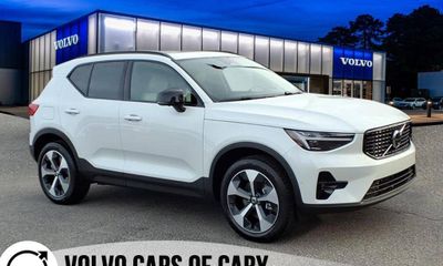 2026 Volvo XC40 Plus Dark