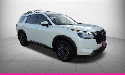 2022 Nissan Pathfinder SV
