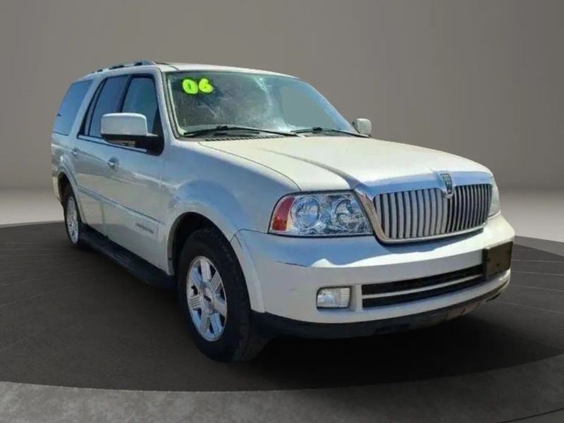 2006 Lincoln Navigator — a typically priced live listing