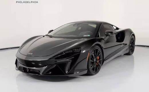 2023 McLaren Artura
