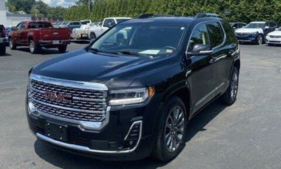 2023 GMC Acadia Denali
