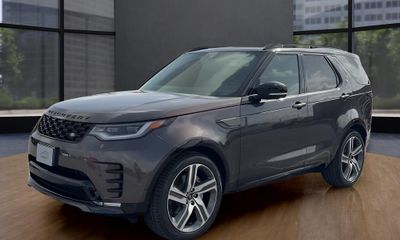2026 Land Rover Discovery P360 Dynamic SE