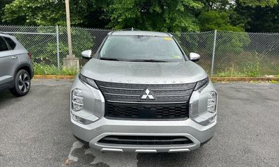 2022 Mitsubishi Outlander SE