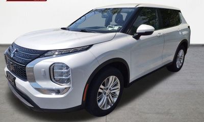 2022 Mitsubishi Outlander ES
