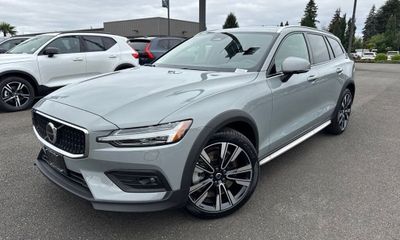 2026 Volvo V60CC Ultra