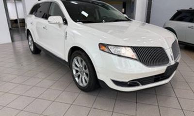 2014 Lincoln MKT Base