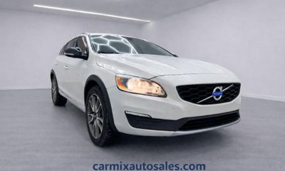 2017 Volvo V60CC Premier