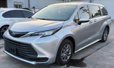 2023 Toyota Sienna LE