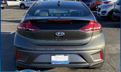 2022 Hyundai Ioniq SE