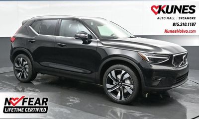 2025 Volvo XC40 Ultra Bright