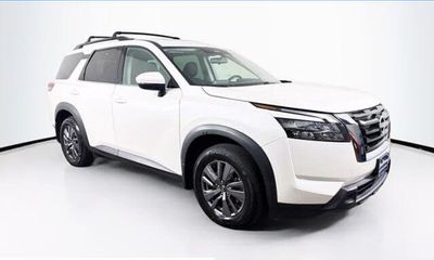 2023 Nissan Pathfinder SV