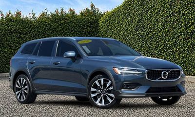 2020 Volvo V60CC Momentum