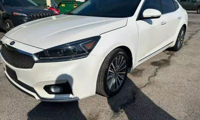 2019 Kia Cadenza Premium Base