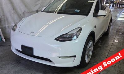 2023 Tesla Model Y Long Range
