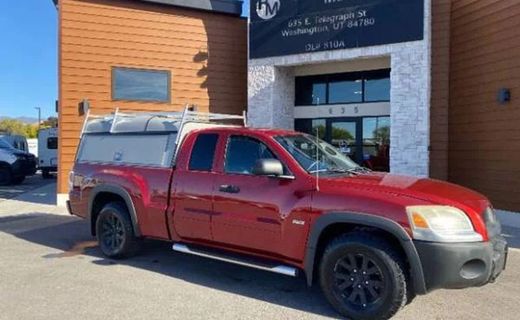 2006 Mitsubishi Raider Durocross