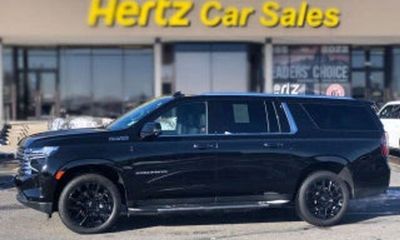 2023 Chevrolet Suburban RST
