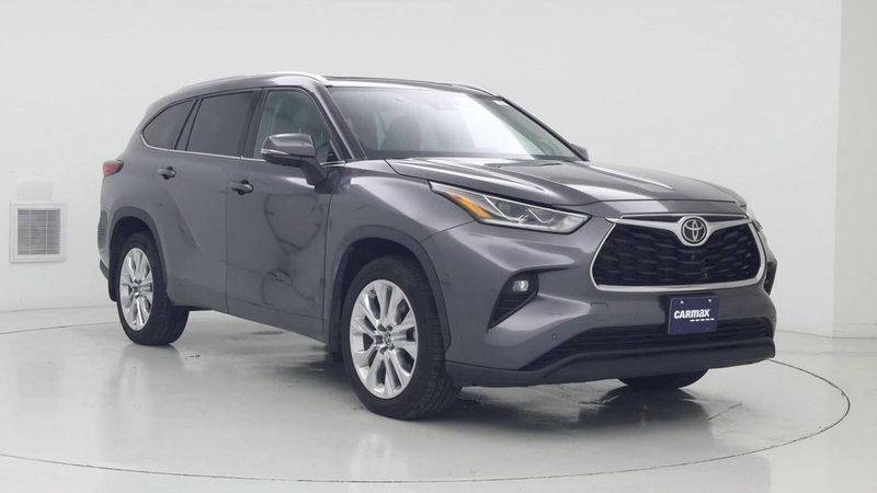 2023 Toyota Highlander — a typically priced live listing
