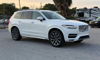 2018 Volvo XC90 Momentum