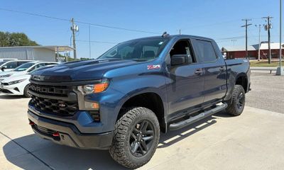 2022 Chevrolet Silverado Trail Boss Custom
