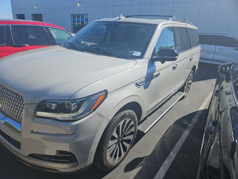 2023 Lincoln Navigator — a typically priced live listing