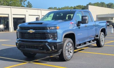2026 Chevrolet Silverado HD Custom