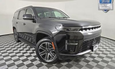 2025 Jeep Wagoneer Base
