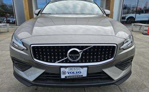 2021 Volvo V60CC Momentum