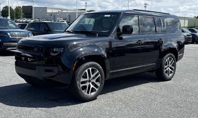 2026 Land Rover Defender 130 SE