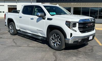 2025 GMC Sierra SLT