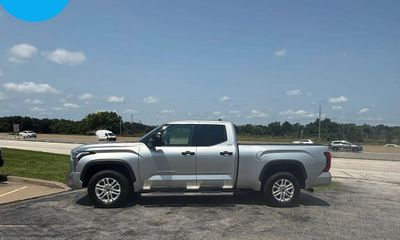 2022 Toyota Tundra SR5